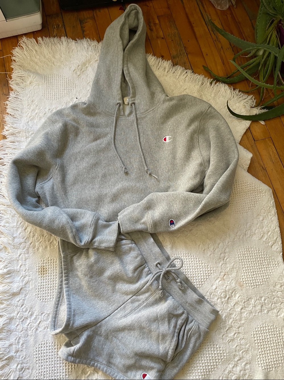 002: size small champion sweatsuit